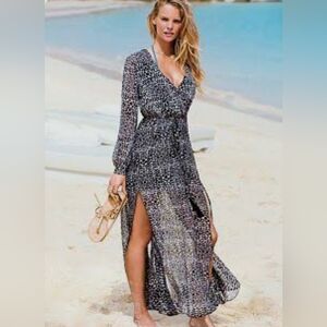 Victoria's Secret Black and White Long Sleeve Dress Size Small